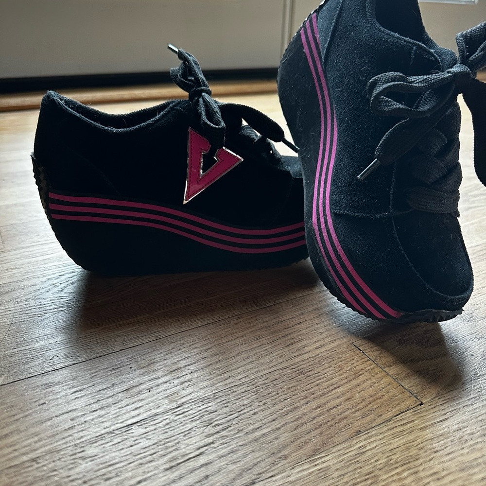 Volatile platform sneakers